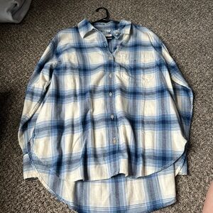 American Eagle Outfitters Blue and Cream Plaid Button Down Shirt
